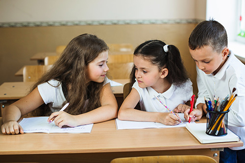 Niños propensos a contagio de piojos